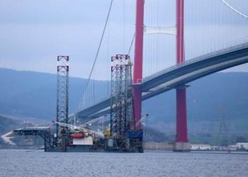 120 metrelik platform Çanakkale Köprüsü’nün altından geçirildi