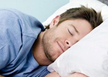 9 saatten fazla uyumak felç riskini artırıyor