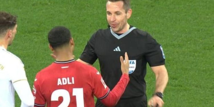Bundesliga’da ilginç anlar! Hakem ve Adli arasında yaşananlar geceye damga vurdu