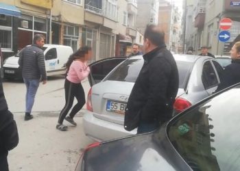 Evden kaçan kızlarını götürmek için geldiler, ortalık karıştı!