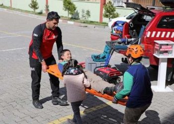 Gönüllü öğrenciler 150 yetime destek veriyor