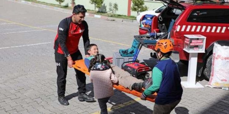 Gönüllü öğrenciler 150 yetime destek veriyor