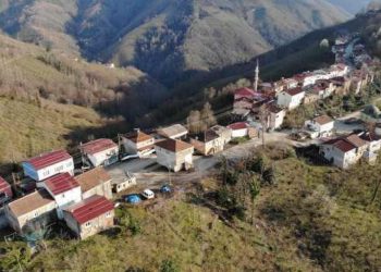 Karadeniz fıkrası gibi mahalle! Kapı komşusu olsalar da 2 dakika farkla iftar açıyorlar