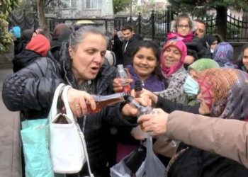 Oruç Baba Türbesi’ne gelenlerden tuhaf gelenek