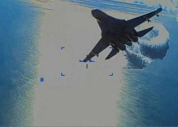 Rus savaş uçağı ABD bombardıman uçaklarına karşı havalandı