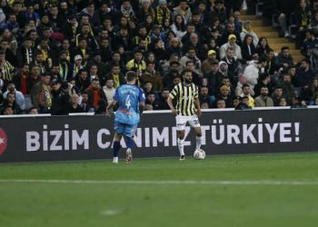 Rus taraftarlar taşkınlık çıkardı! Futbolcular arasında gerginlik yaşandı