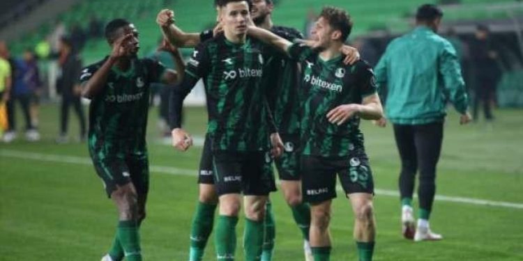 Sakaryaspor 10 kişi kalan Bodrumspor’a acımadı!