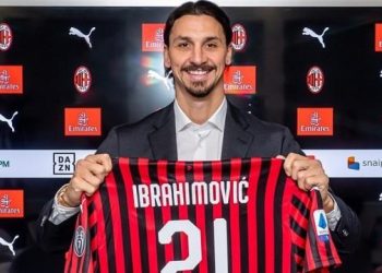 Zlatan İbrahimovic resmen imzayı attı!