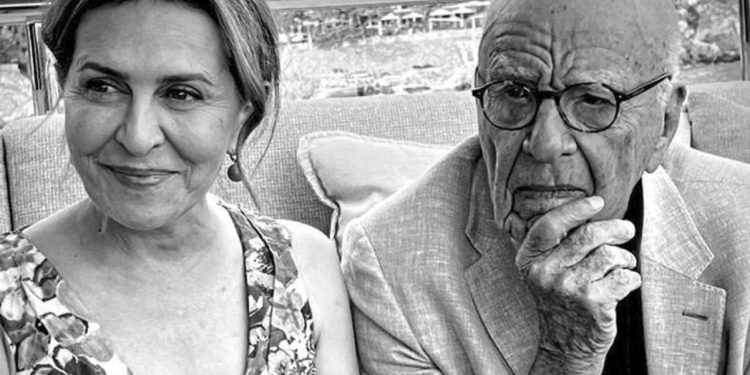 92’lik Murdoch, Abramoviç’in eski kayınvalidesiyle sevgili oldu