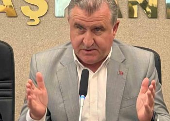 Bakan Bak’tan gençlere: Kendinize inanmanız lazım!