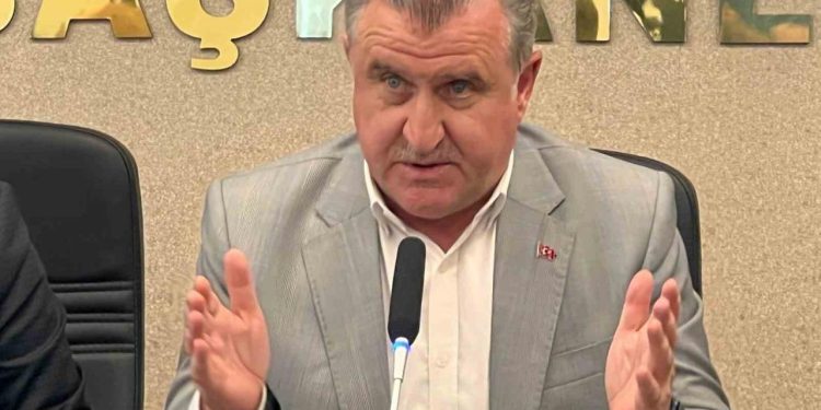 Bakan Bak’tan gençlere: Kendinize inanmanız lazım!