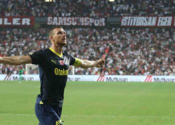 Dzeko, yeni yıldızı değerlendirdi! “Çok iyi bir transfer”