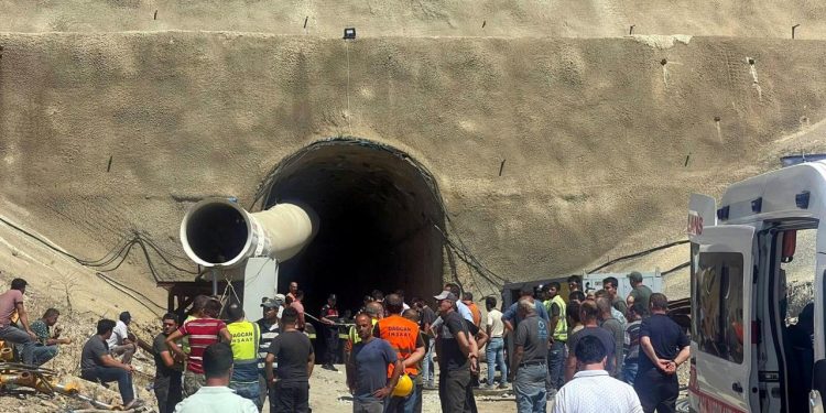 Manisa’daki hızlı tren hattında feci olay! 1 işçi yaşamını yitirdi