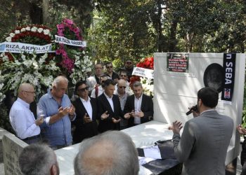 Süleyman Seba, kabri başında anıldı