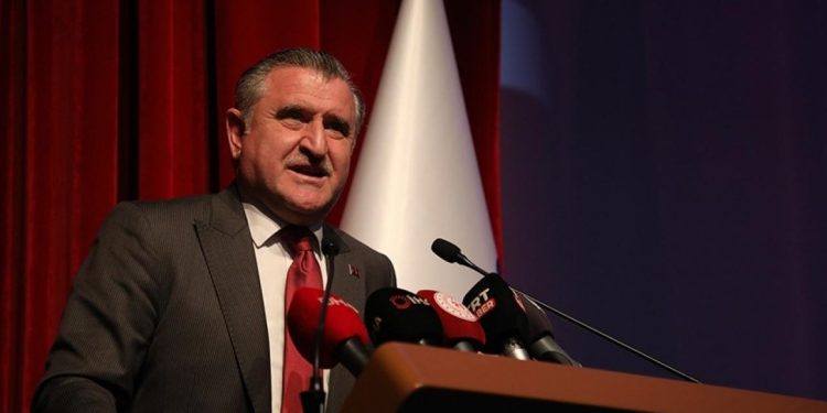 Bakan Bak’tan Rıza Kayaalp’e tebrik
