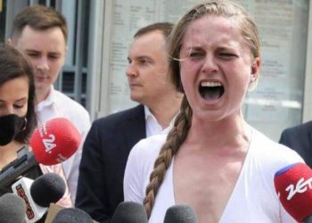 Polonyalı siyasetçi Rusya’yı 1 dakika boyunca bağırarak protesto etti