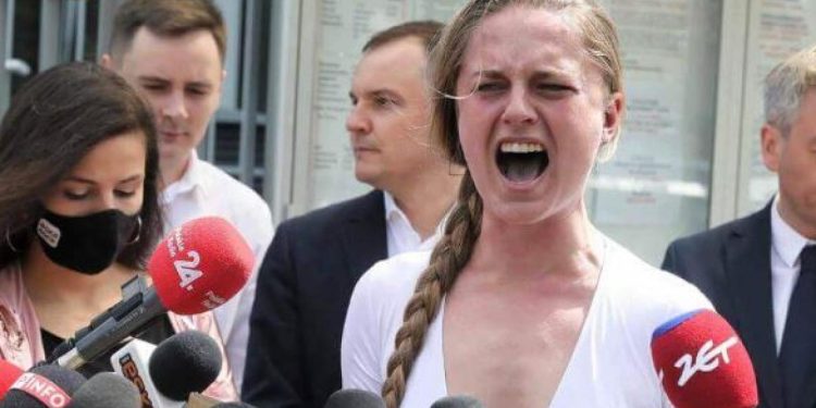 Polonyalı siyasetçi Rusya’yı 1 dakika boyunca bağırarak protesto etti