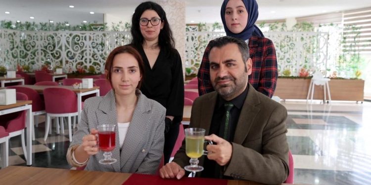 Türk bilim insanları mikroplastik riski olmayan yenilebilir bitki çayı poşeti geliştirdi