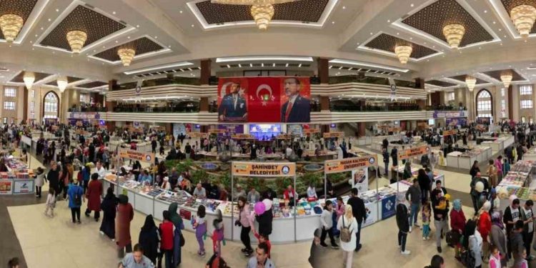 Şahinbey Belediyesi’nin kitap fuarına rekor katılım